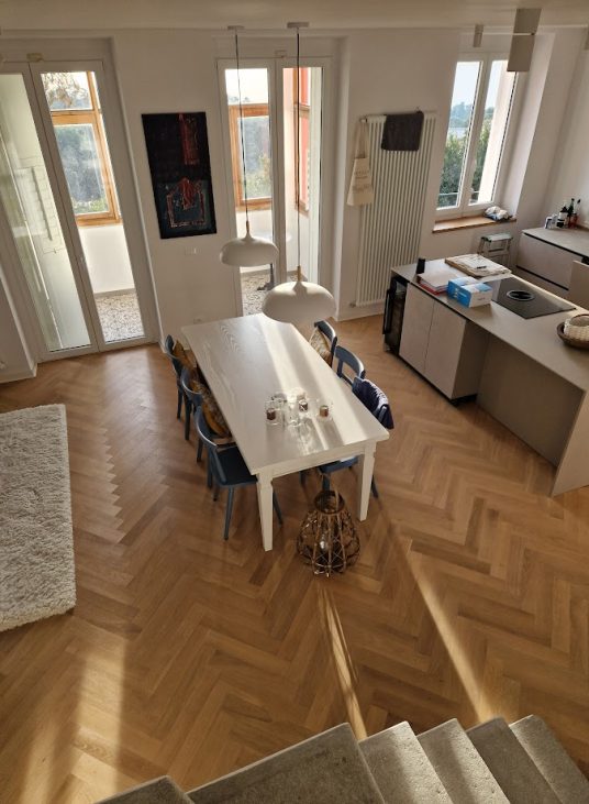 Zona living con spina Arena Parquet